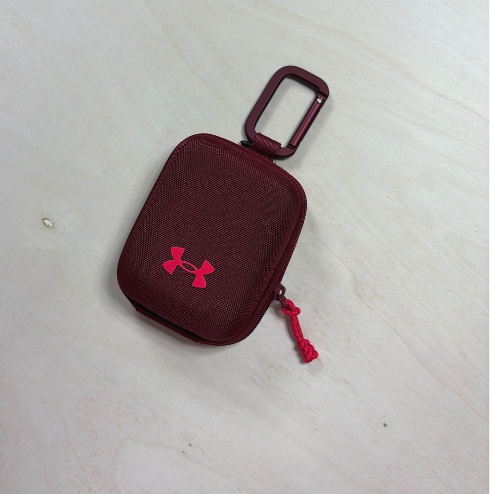 Under Armour Hardshell Accessory Case Carabiner Pouch Maroon‎ Logo Zippered